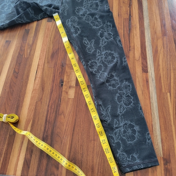 Fabletics High-Waisted Printed PowerHold 7/8 in Outlined Floral - Picture 3 of 9